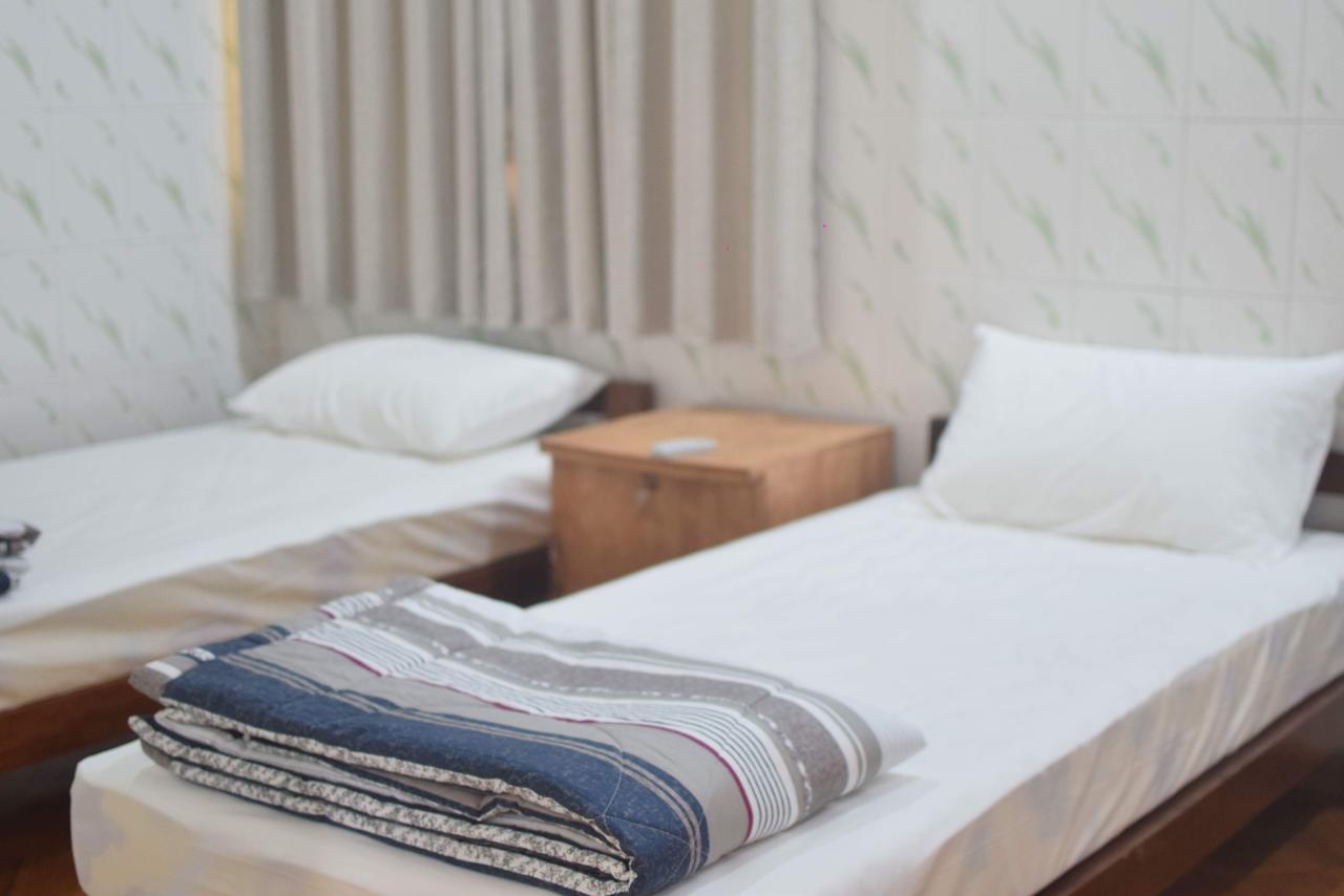 Celia Hostel Mandalay Esterno foto