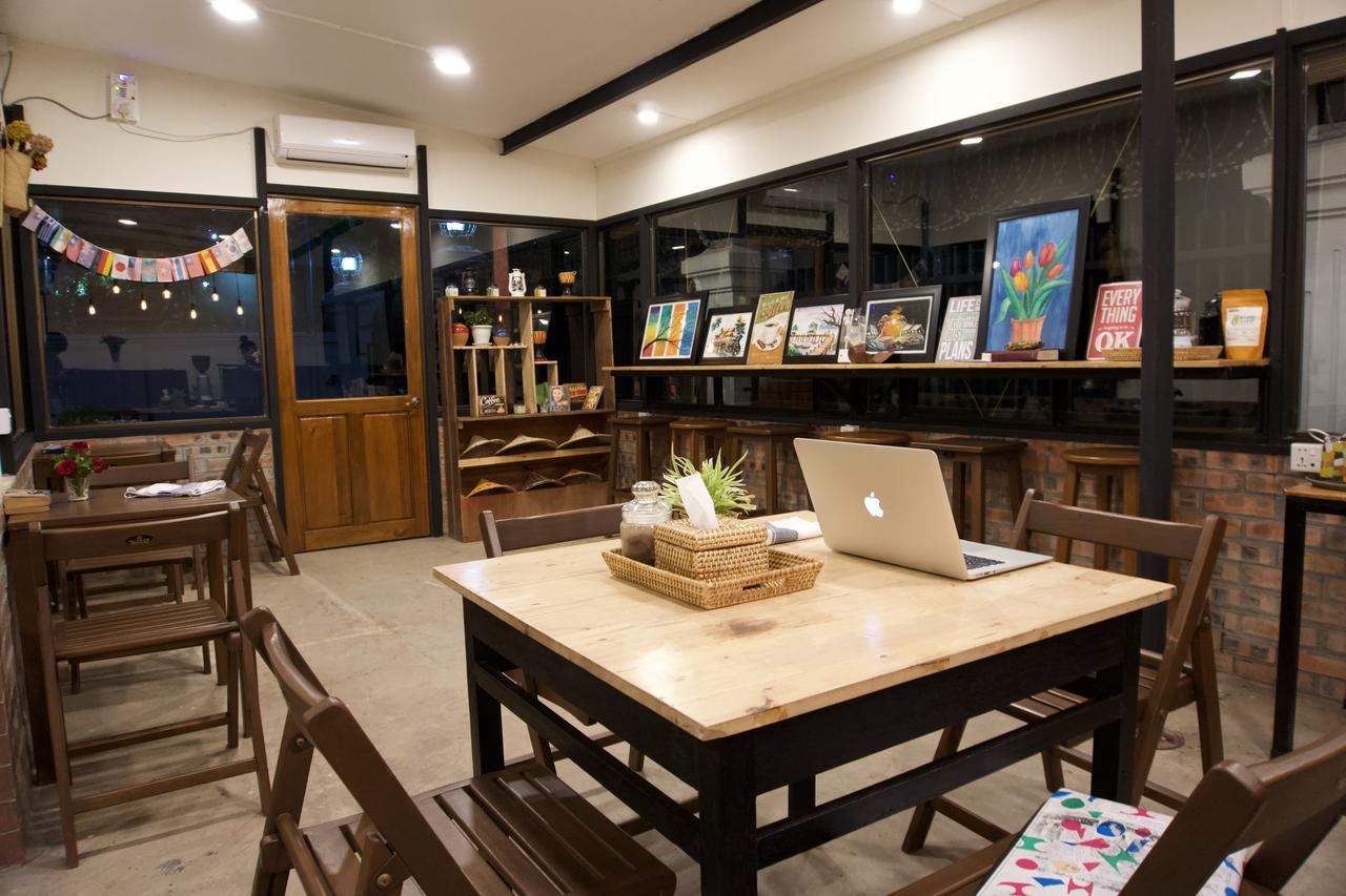 Celia Hostel Mandalay Esterno foto