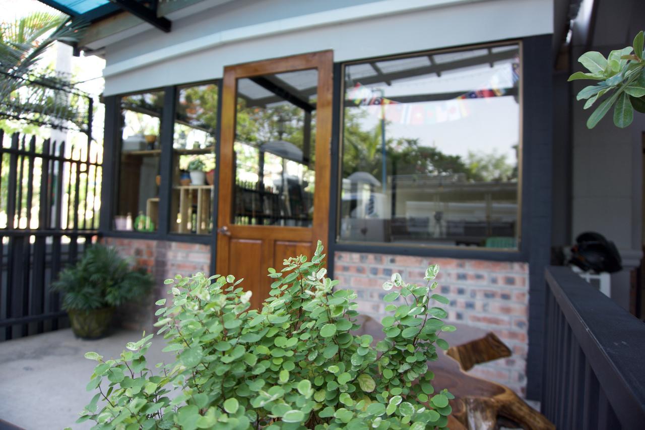 Celia Hostel Mandalay Esterno foto