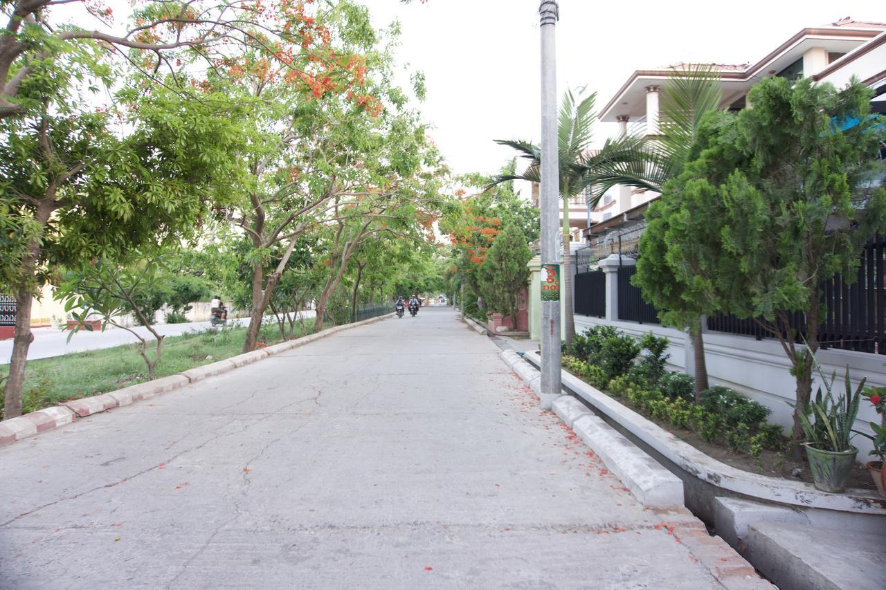 Celia Hostel Mandalay Esterno foto