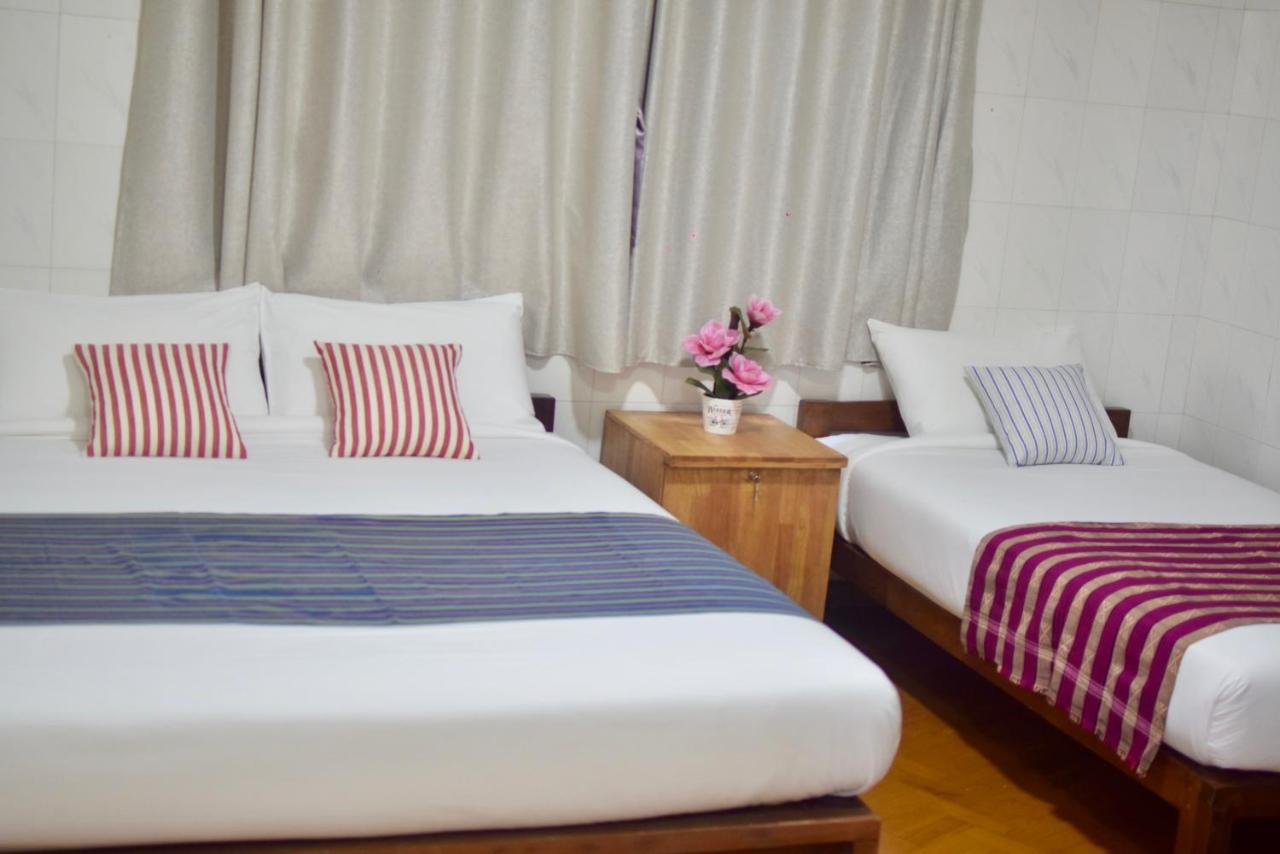 Celia Hostel Mandalay Esterno foto