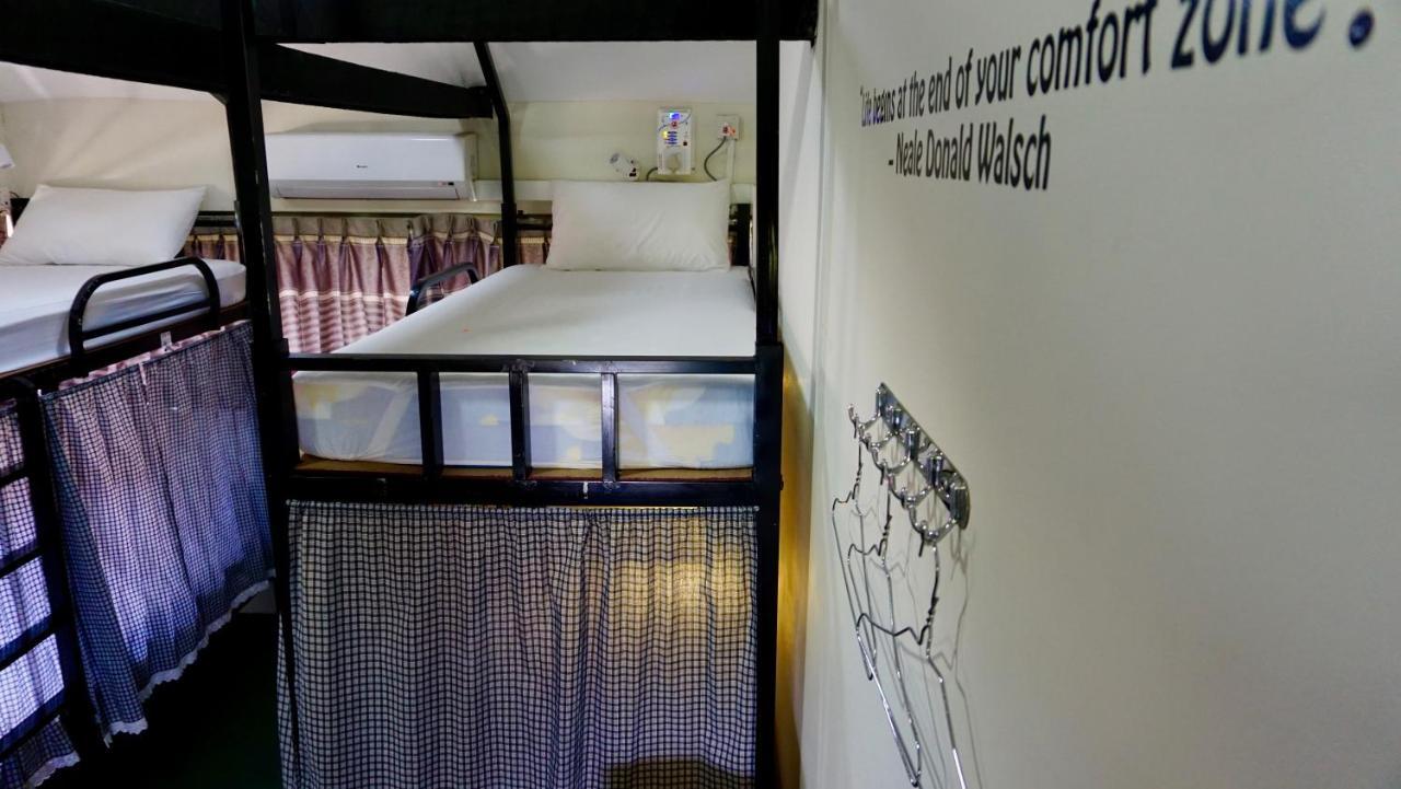 Celia Hostel Mandalay Esterno foto