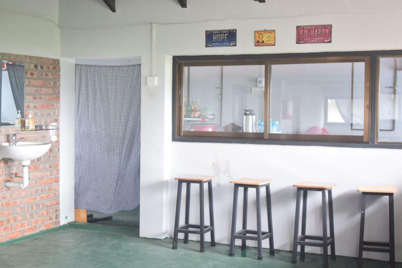 Celia Hostel Mandalay Esterno foto