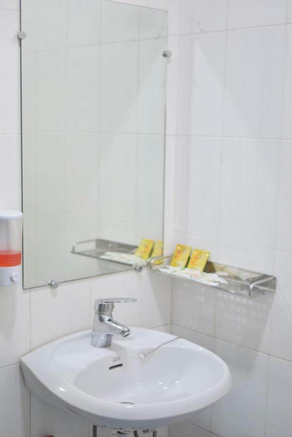 Celia Hostel Mandalay Esterno foto