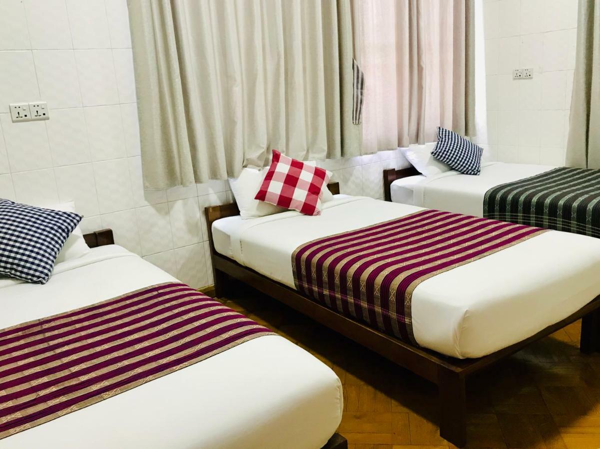 Celia Hostel Mandalay Esterno foto