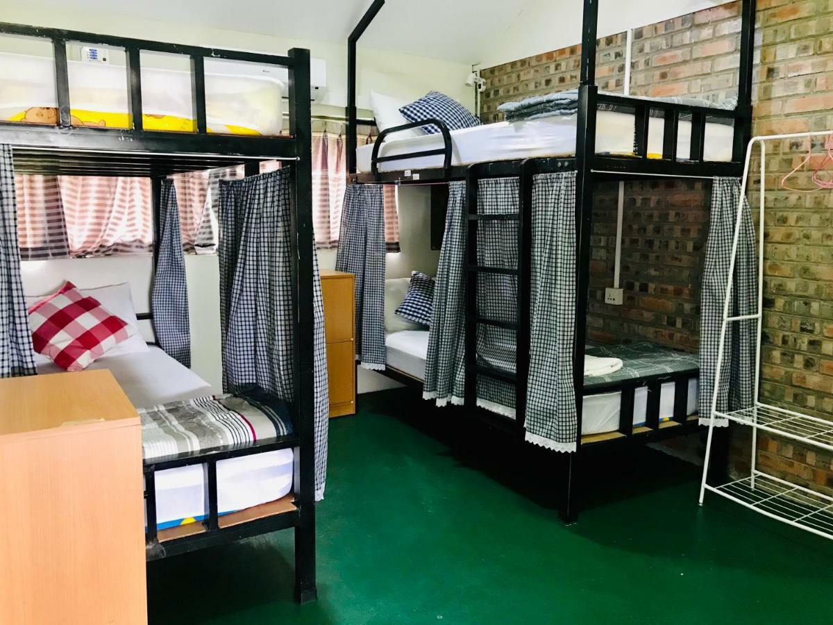 Celia Hostel Mandalay Esterno foto