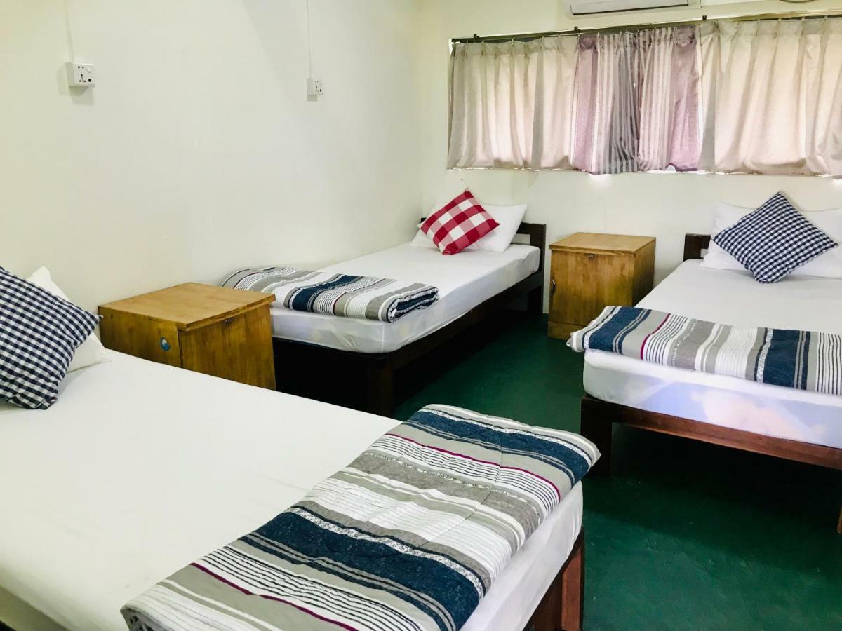 Celia Hostel Mandalay Esterno foto