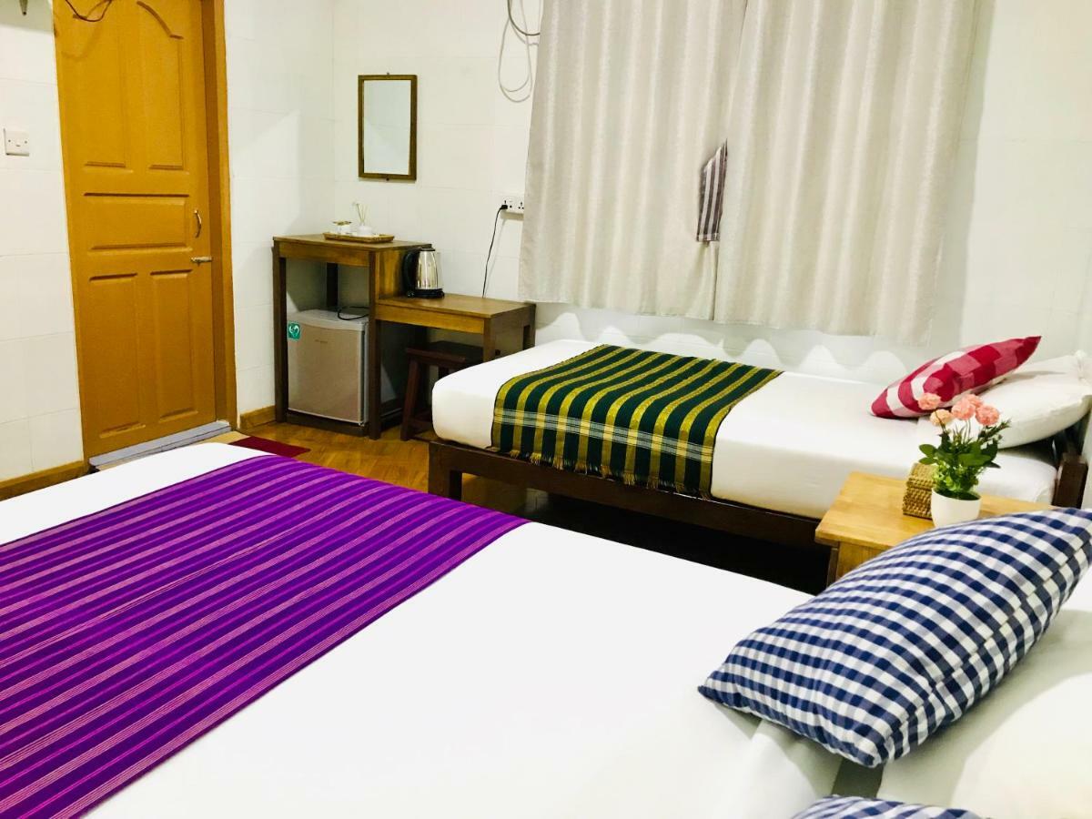 Celia Hostel Mandalay Esterno foto