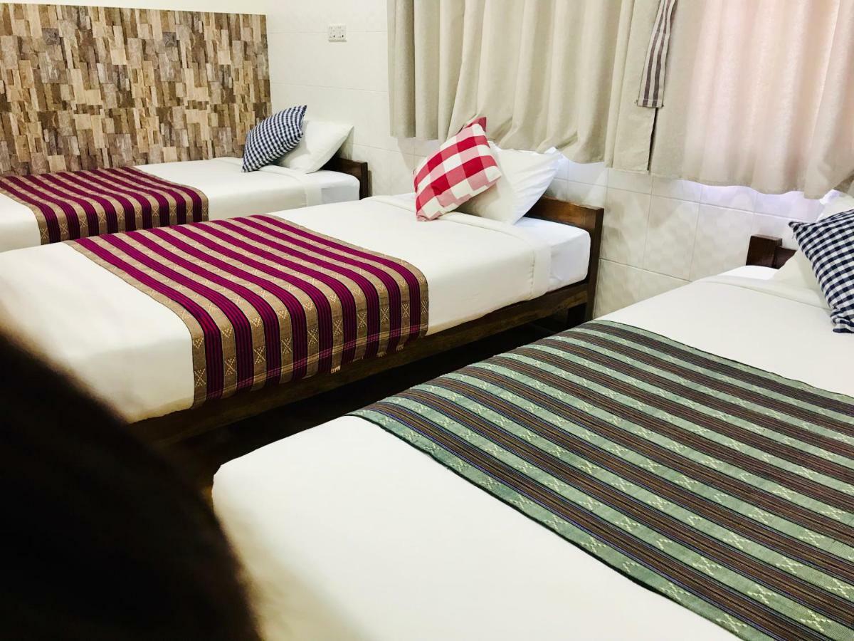 Celia Hostel Mandalay Esterno foto