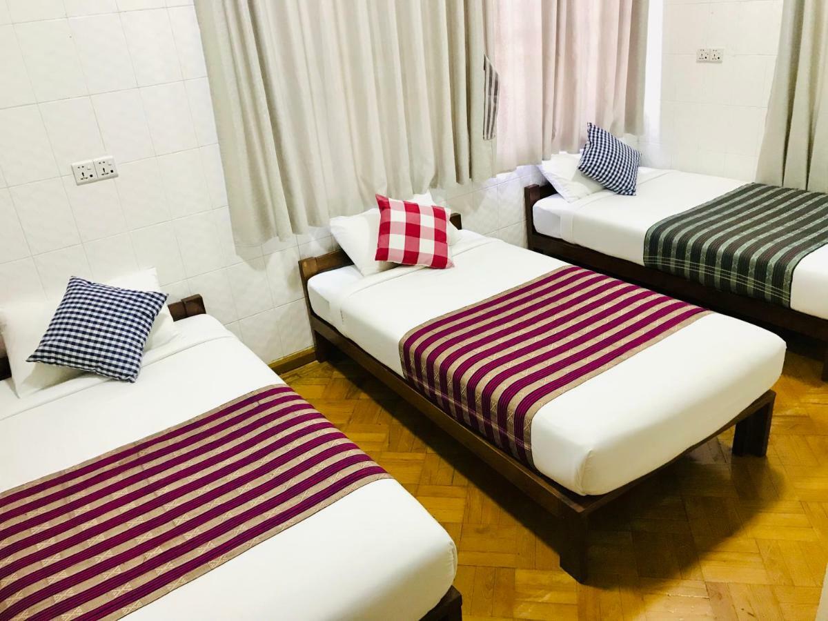 Celia Hostel Mandalay Esterno foto