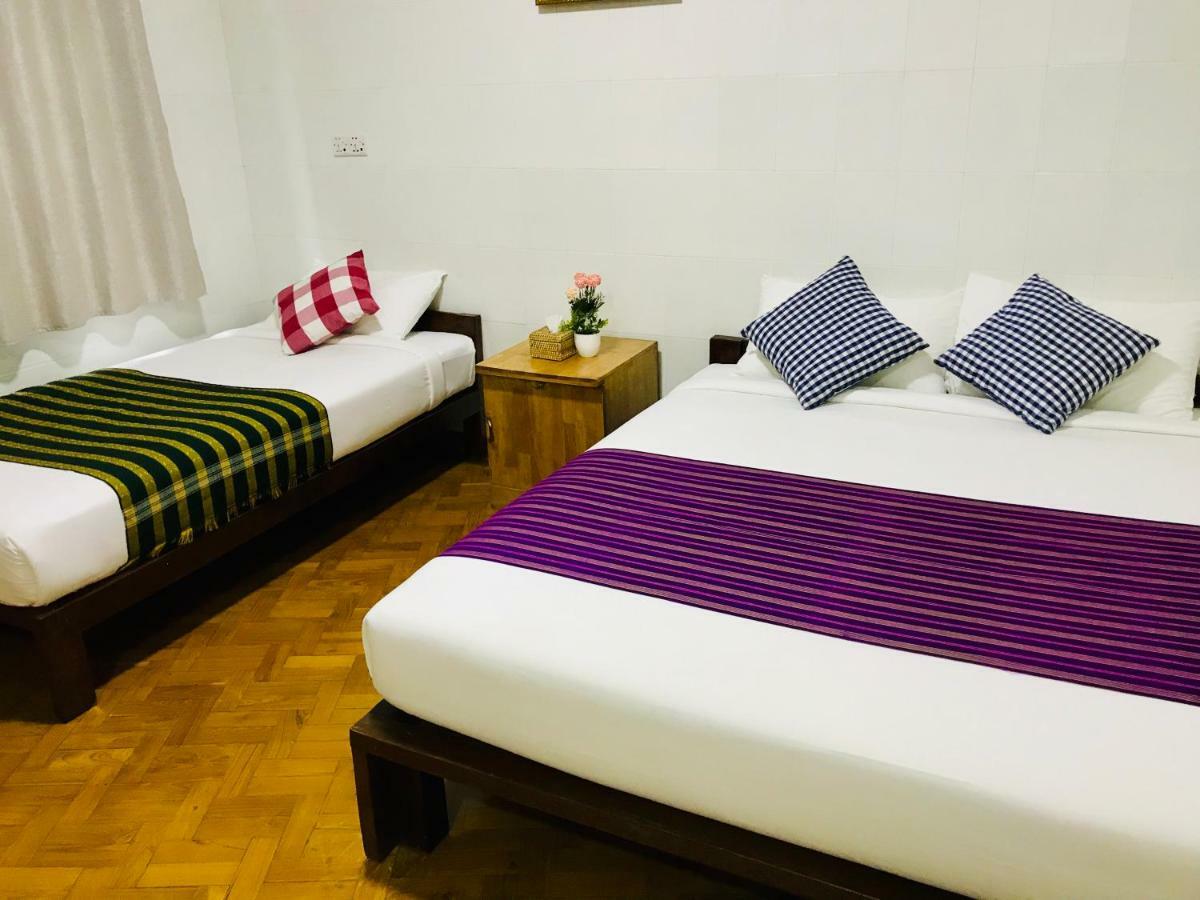 Celia Hostel Mandalay Esterno foto