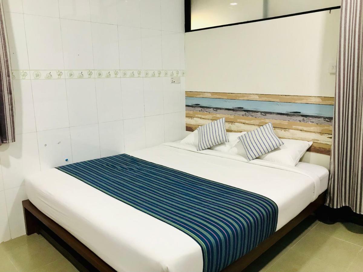 Celia Hostel Mandalay Esterno foto