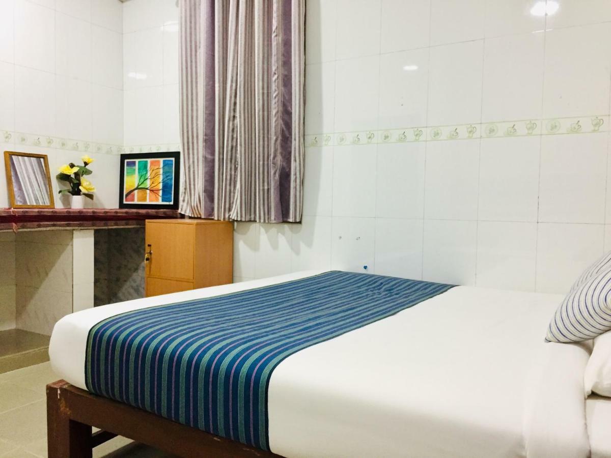 Celia Hostel Mandalay Esterno foto